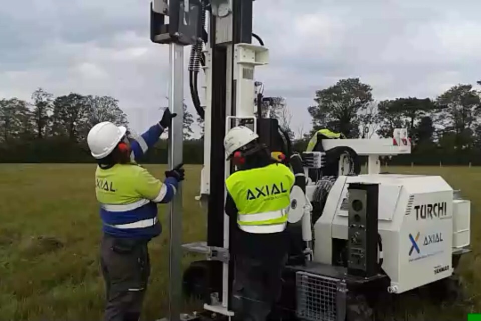 axial hincadora construcción solar
